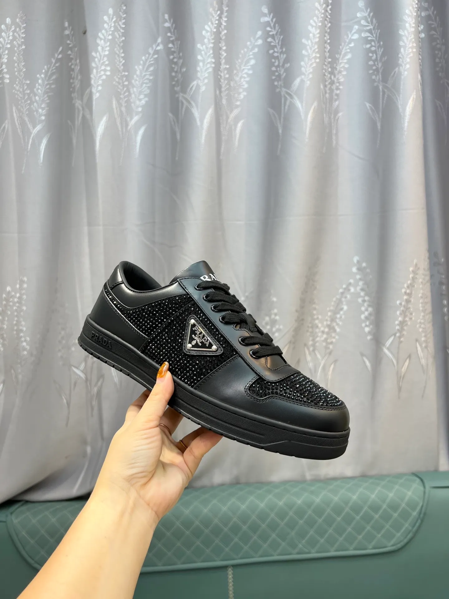 Men's shoes 💰660【PRADA】Prada ——High-end quality Original order ——Upper: 🔝Full calfskin, hot-drilling process, external seaming process of shoe collar, air-pressure brand logo on shoe body ——Inner lining: water-dyed cowhide ——Outsole: TPU molded outsole Super high quality control·Fine workmanship: highlighted (high-end·luxury·grade) -Size: 38-44 (45, 46, can be customized)